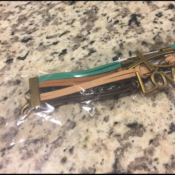 LOVE FAITH CROSS BANGLE CUFF - Picture 3 of 3