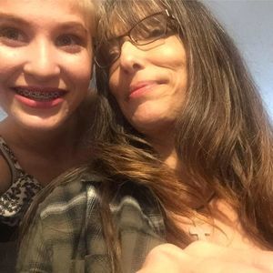 Meet your Posher, Perla ostos