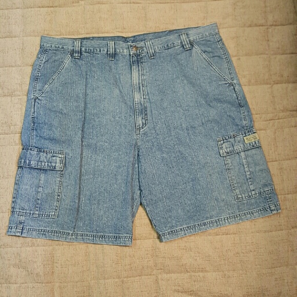 🎉FINAL PRICE DROP🎉 Wrangler Men's Cargo Shorts