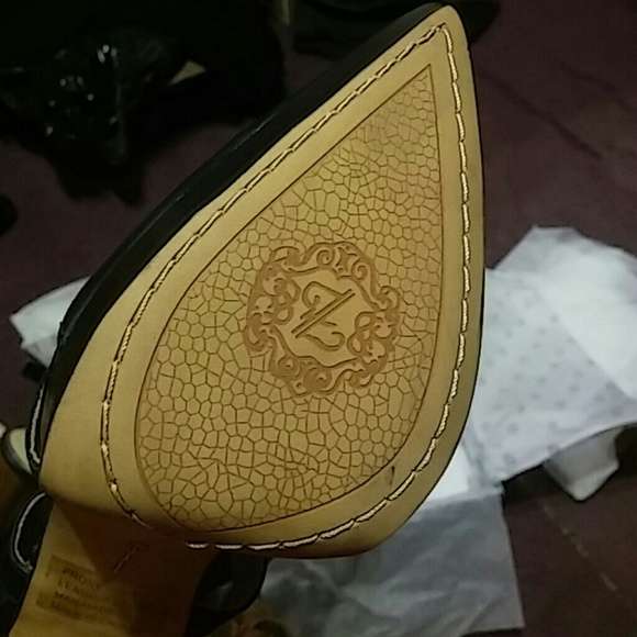 Ziginy Black Leather Knee High Heels - Picture 5 of 5