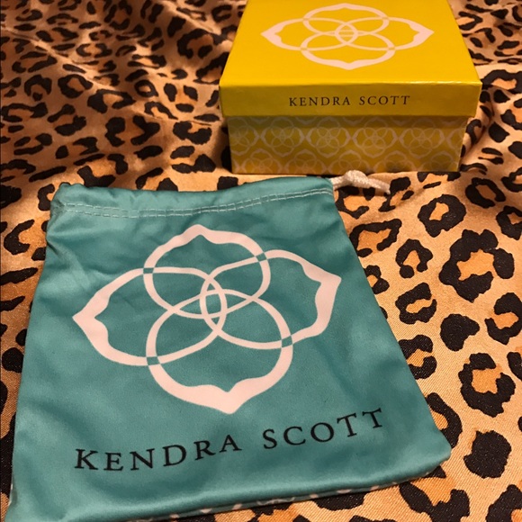 Kendra Scott gift box and dust bag