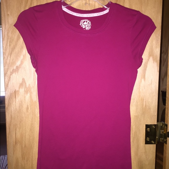 Short sleeve fitted tee