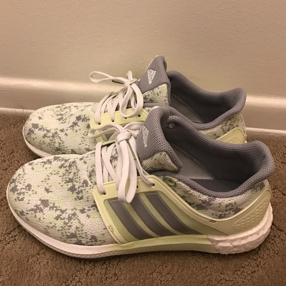Adidas Women's Boost Size 7.5