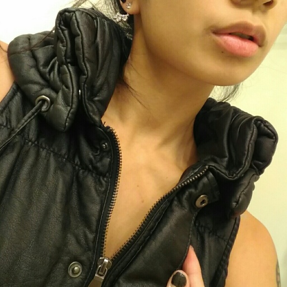 A'gaci High Collar Faux Leather Zip Vest - Picture 3 of 4