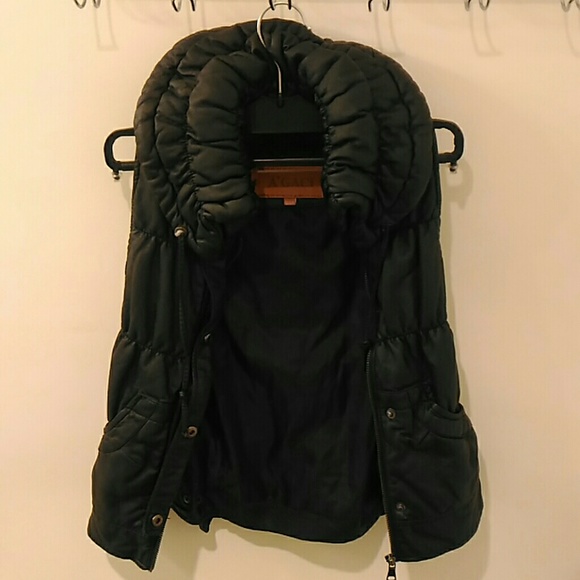 A'gaci High Collar Faux Leather Zip Vest - Picture 4 of 4