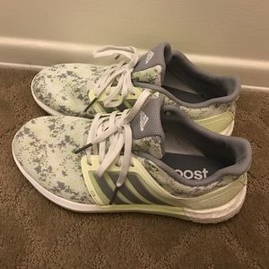 Adidas Women's Boost Size 6.5