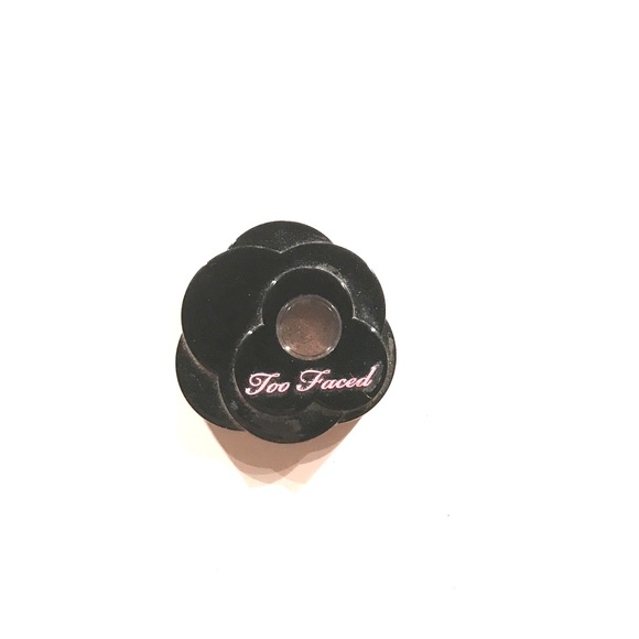 Too faced "lovey dovey" eyeshadow