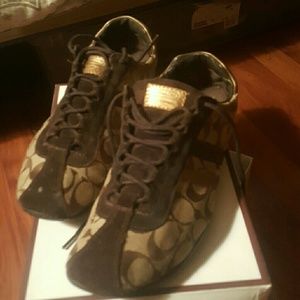 COACH SNEAKERS -  Designer Signature  -- Size 10