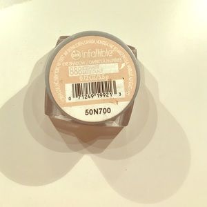 L'Oréal Infallible Eyeshadow "iced latte"