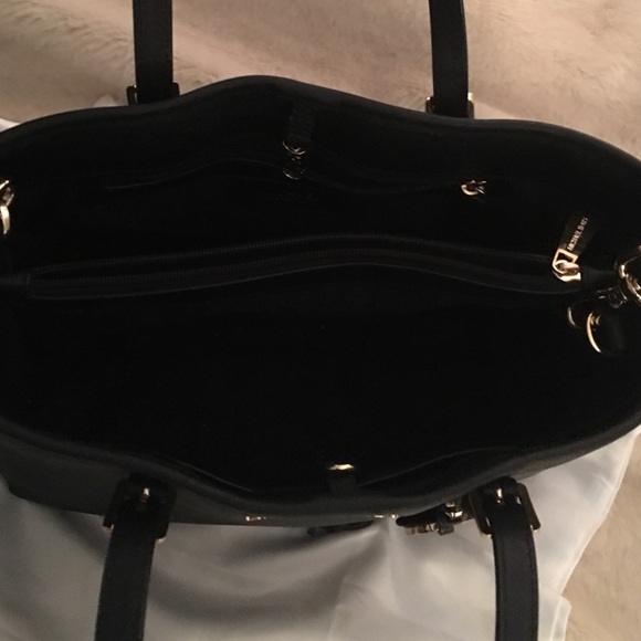 Small Michael kors - Picture 3 of 3