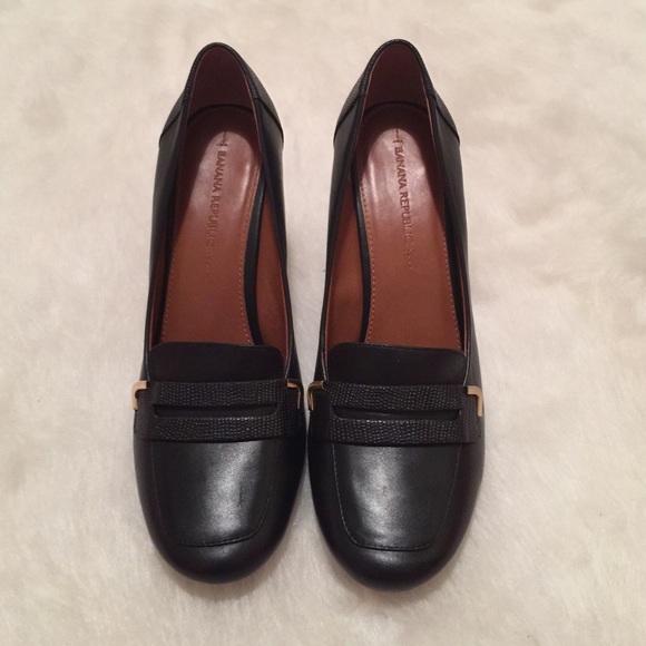 Banana Republic Black Pumps