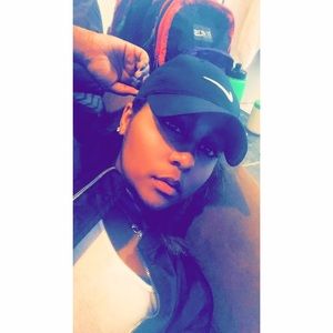 Meet your Posher, Dominique