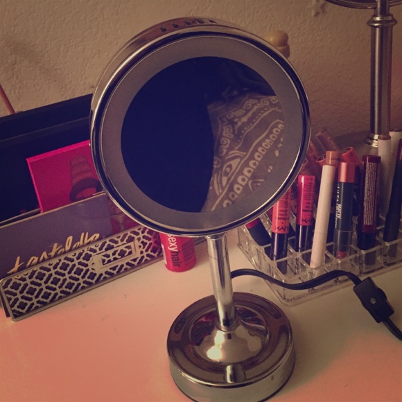 Vanity Lighted Circle Mirror
