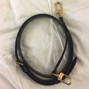 Louis Vuitton Adjustable shoulder strap
