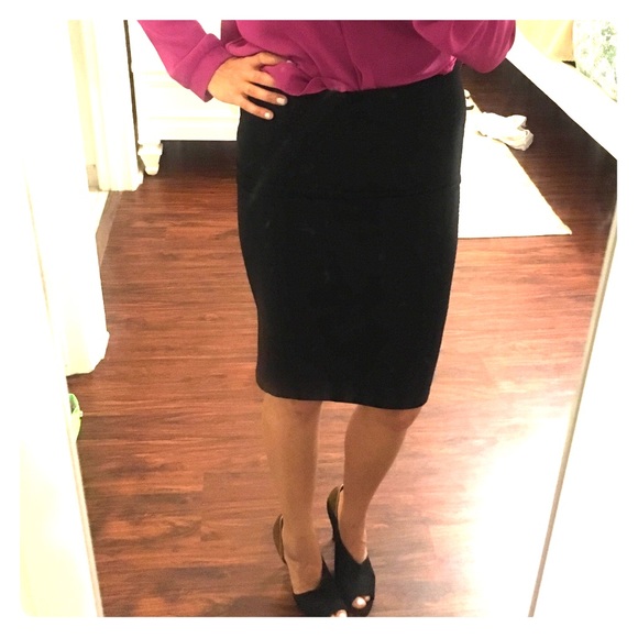 Black ribbed pencil skirt