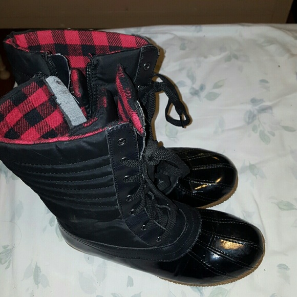 Womens checkered winter boots