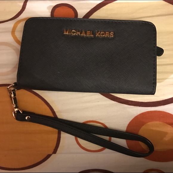 Michael Kors Tech Wallet