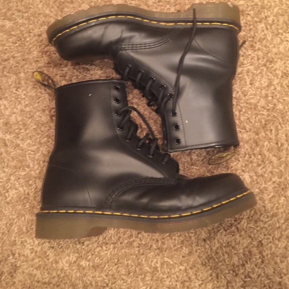 Dr. Martens 8-hole black boots