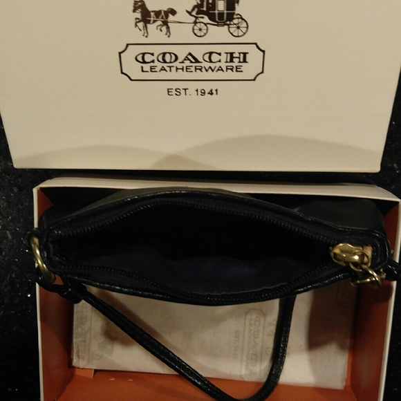 Coach wristlet purse - Picture 2 of 4