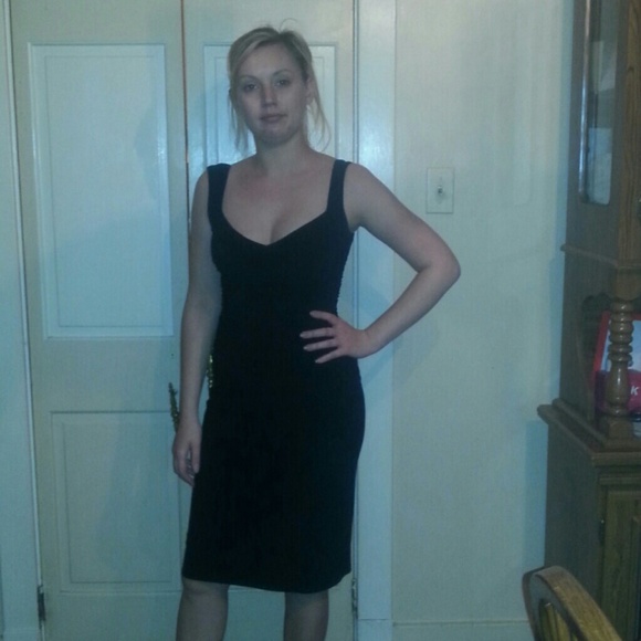 🔥LITTLE BLACK DRESS🔥 - Picture 2 of 5