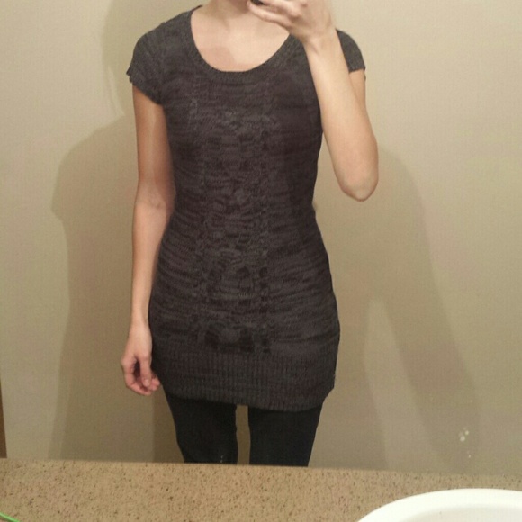 Long slim fit short sleeve sweater