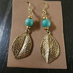 ⚡SALE⚡🍁 Leaf shaped metal & seed earrings 4rm MX