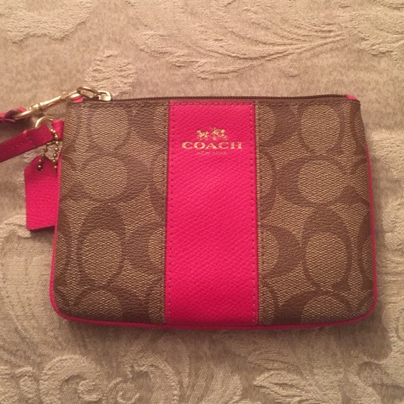⚡️SALE! ⚡️Coach Wristlet👛