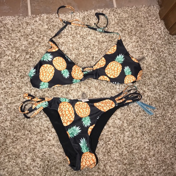 Cute 2 piece pineapple swimsuit!
