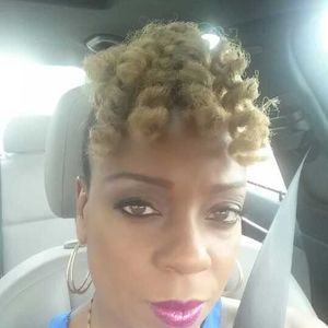 Meet your Posher, Dee