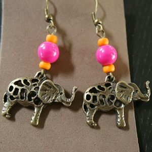 ⚡SALE⚡🐘 Elephant metal & seed earrings 4rm MX