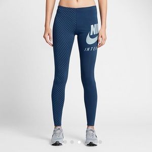 NWT! Nike Woman's Graphic Leggings