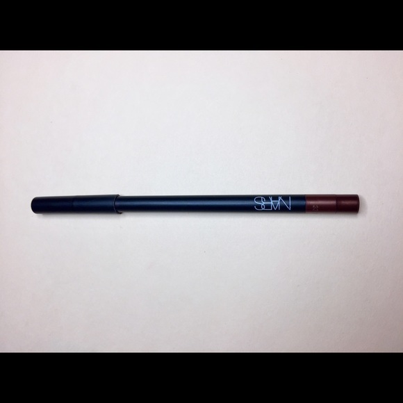 Nars longer than life eyeliner in Via Appia