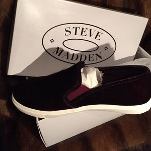 Brand New Steve Madden Velvet Burgundy Flats