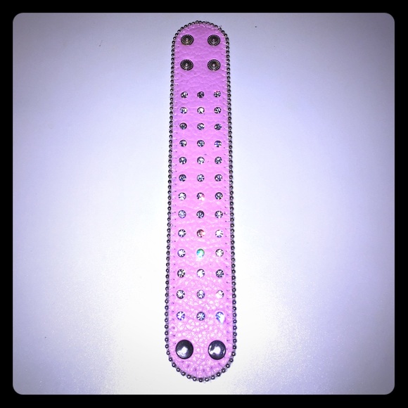 ⚜️ Leather Rhinestone Cuff 💖 - Picture 2 of 4