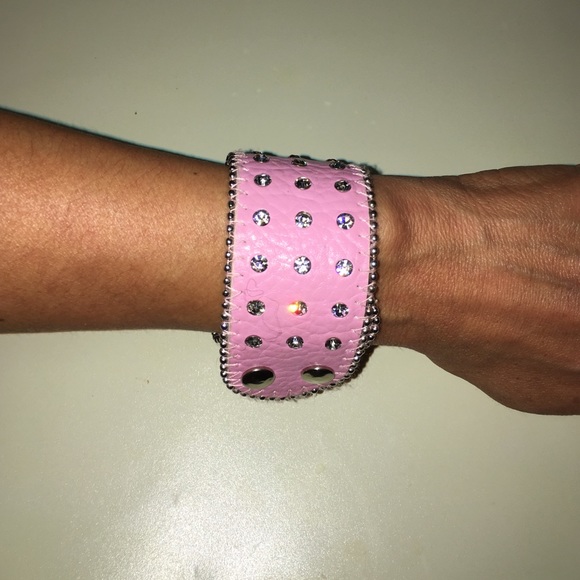 ⚜️ Leather Rhinestone Cuff 💖 - Picture 3 of 4