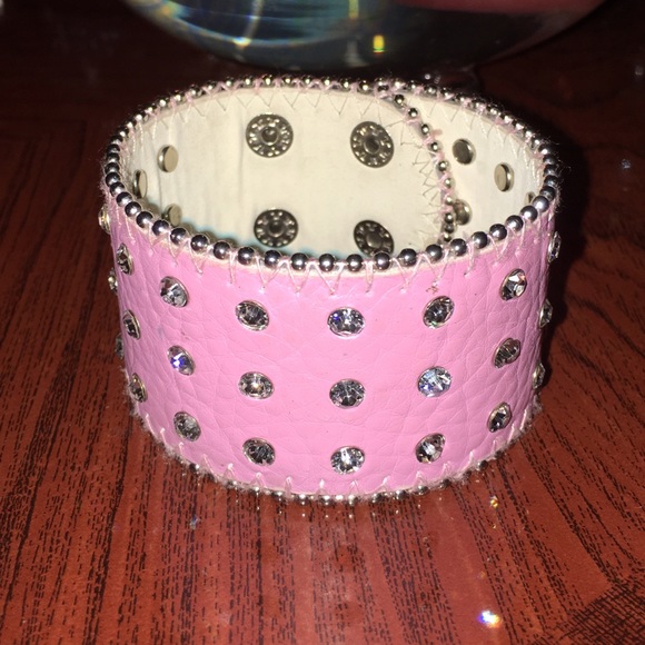 ⚜️ Leather Rhinestone Cuff 💖 - Picture 4 of 4