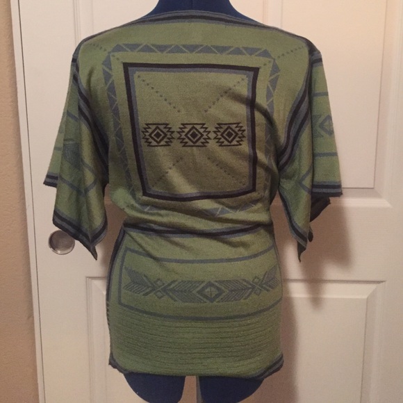 Tribal sweater top - Picture 3 of 3