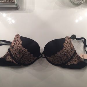 NWT Victoria's Secret Bombshell bra