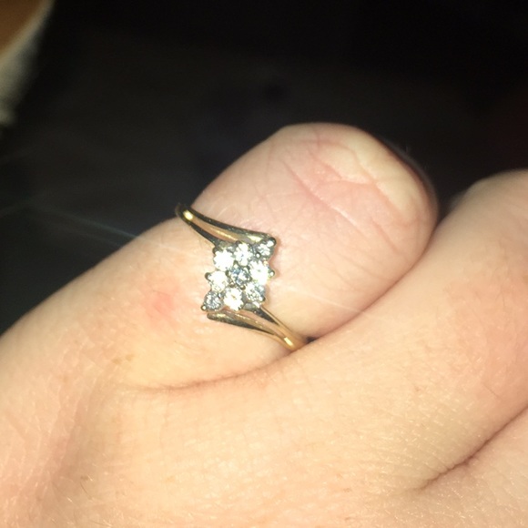 14k solid yellow gold 1/4 carat tw diamond ring