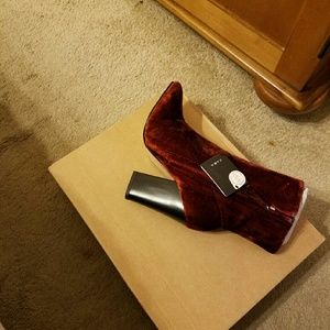 Meet your Posher, Della