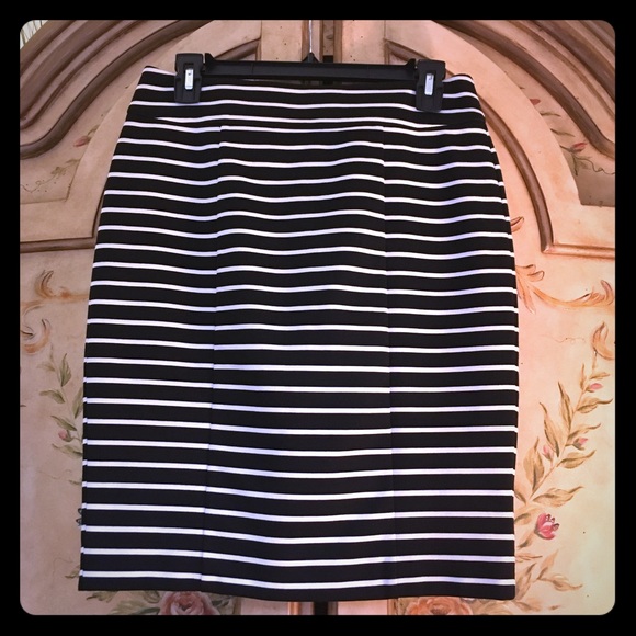 Medium/heavy weight pencil skirt - NWOT