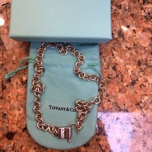 💯💯💯Tiffany Sterling Silver padlock necklace