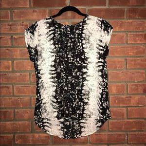Patterned short sleeve blouse