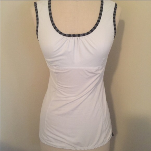 🍋White lululemon tank