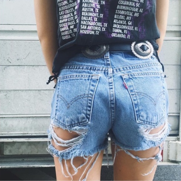 distressed butt shorts