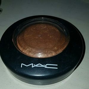 Makeup  mac highlighter/bronzer