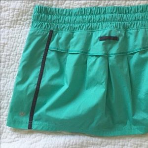 🍋Lululemon turquoise running skirt.