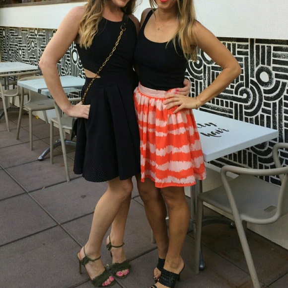 SOLD NWT Lululemon Away Dress All Black Size 8 - Picture 4 of 4