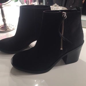 New H&M black booties