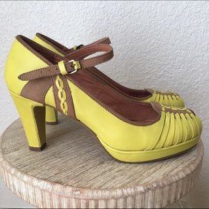 Anthropologie Round-toe Pump